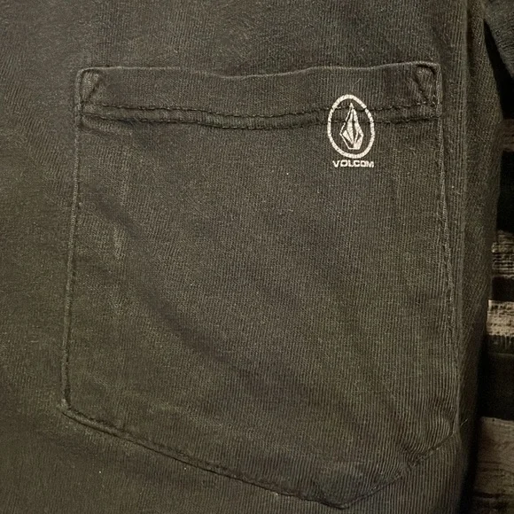 Black Volcom pocket T-shirt - Picture 2 of 2